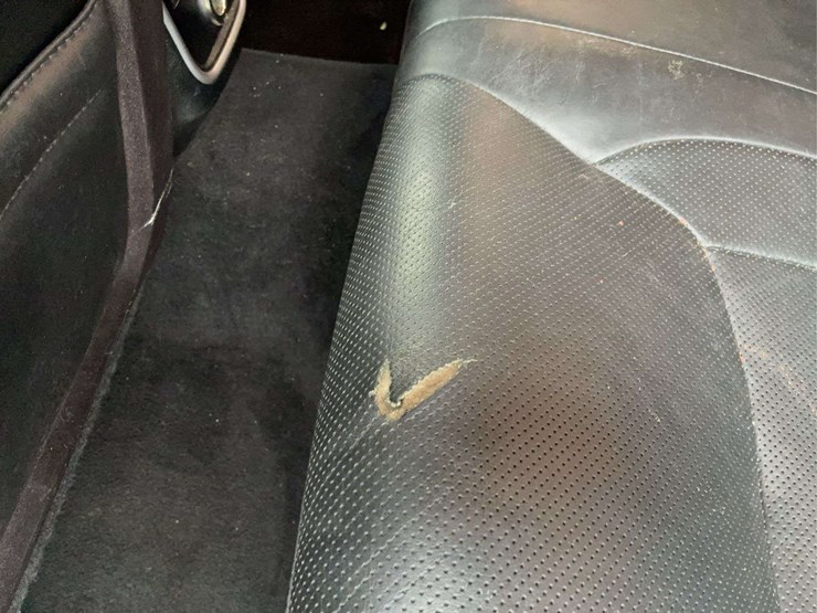 2012-chrysler-300-c-sedan-4d-image-14