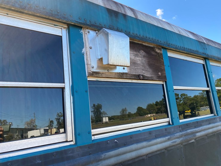 #20-•-#118-•-thomas-school-bus---rv-conversion-image-27