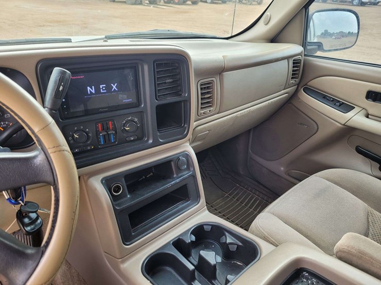 2003-chevrolet-tahoe-ls-image-12