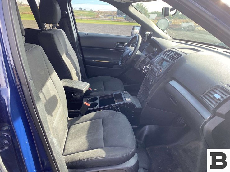 2018-ford-explorer-image-21