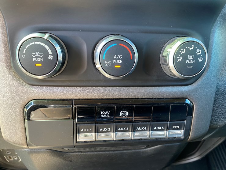 #19-•-#117-•-2020-ram-5500-rolloff-truck-image-37