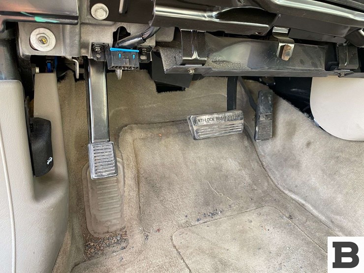 2000-cadillac-deville-sedan-image-22