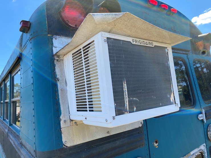 #20-•-#118-•-thomas-school-bus---rv-conversion-image-28