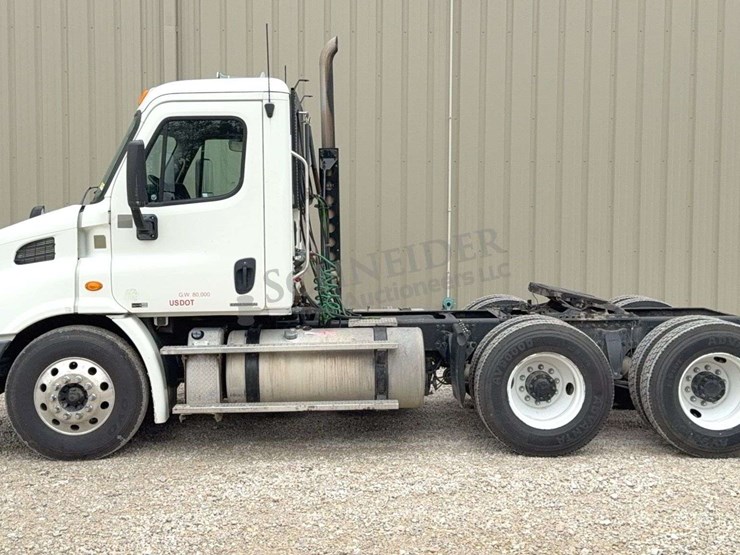 2012-freightliner-cascadia-113-image-4