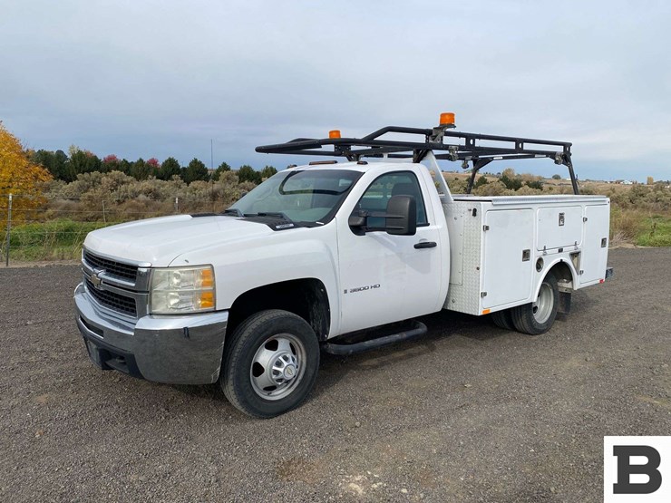 2009-chevrolet-silverado-3500-image-2