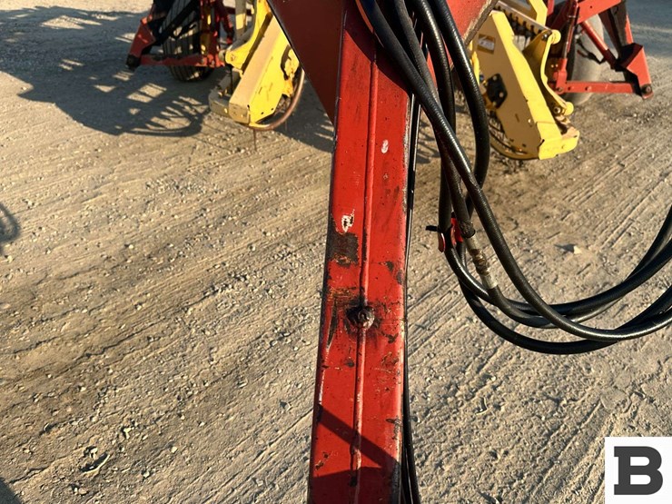 new-holland-216-image-10