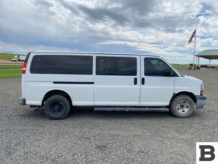 2019-chevrolet-express-3500-image-6