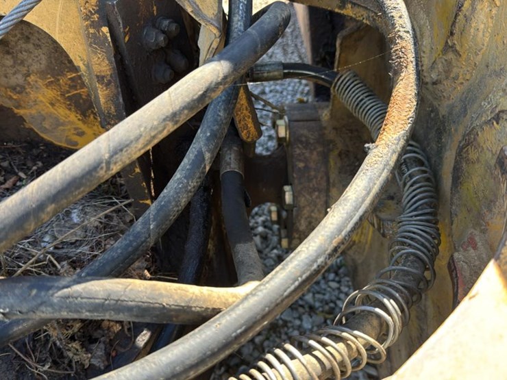 2008-deere-750j-xlt-image-23