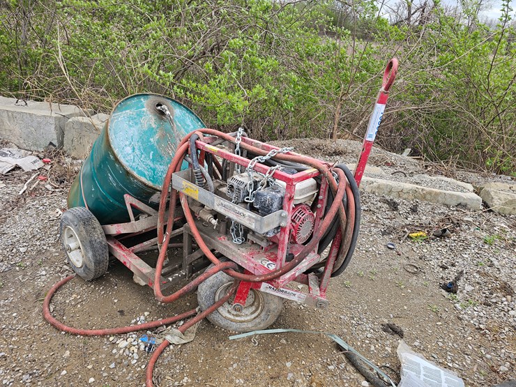 #16800-•-razorback-concrete-power-sprayer-image-1