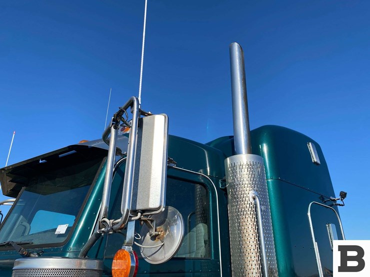 2013-peterbilt-367-image-13