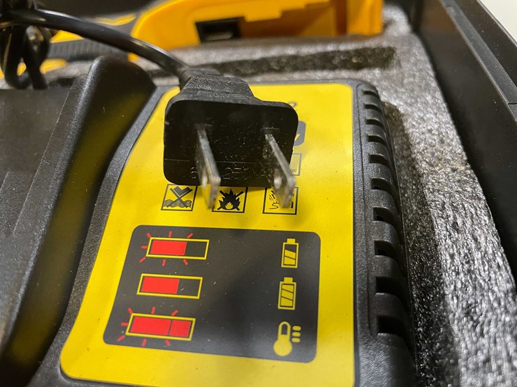 #8539-•-dewalt-compatible-cordless-ratchet-wrench,-batteries,-charger-and-case-(pr13)-image-9