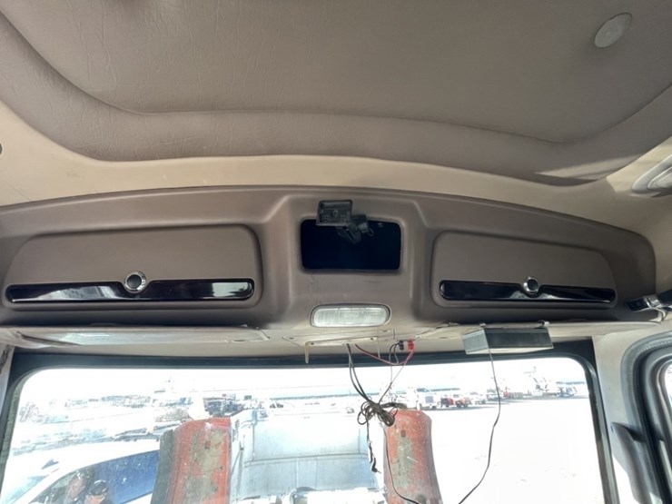 2018-peterbilt-367-image-43