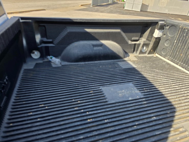 2020-ram-1500-classic-image-54