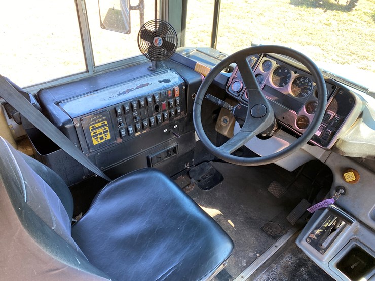 #20-•-#118-•-thomas-school-bus---rv-conversion-image-10