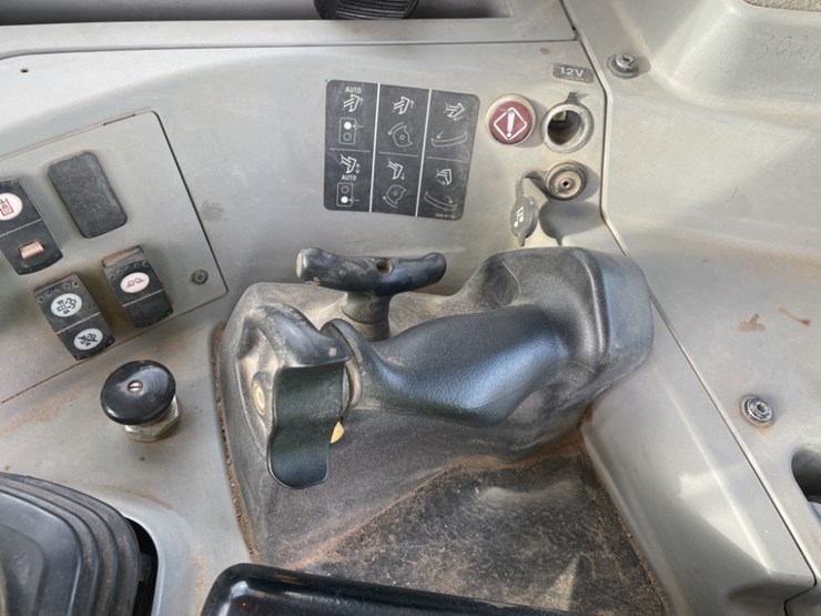 2017-caterpillar-d8t-image-37