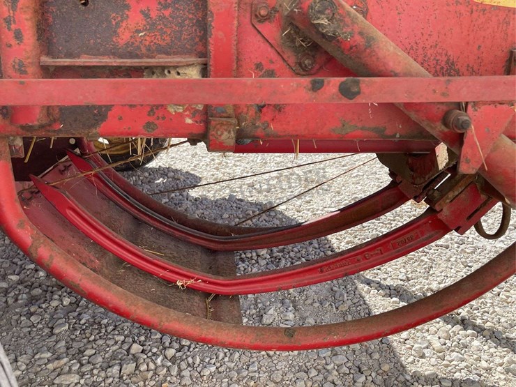 new-holland-275-image-28