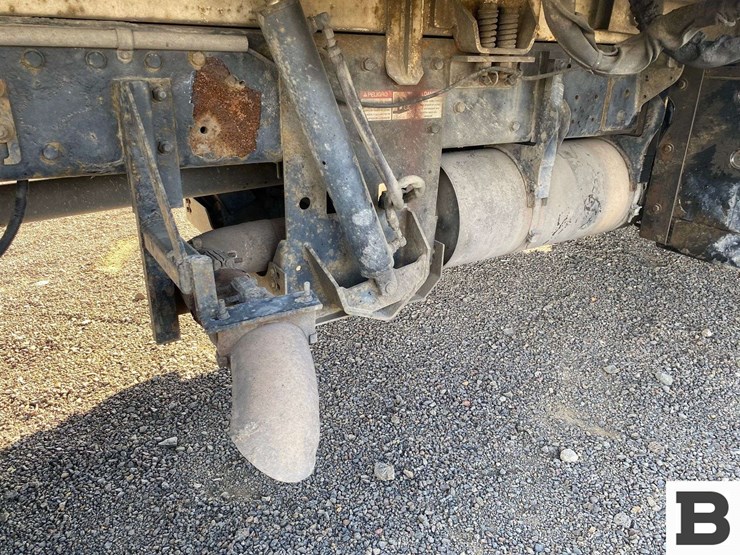 2006-peterbilt-320-image-34