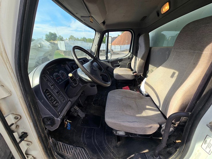 #22329-•-2014-freightliner-m2-106-box-truck-image-69