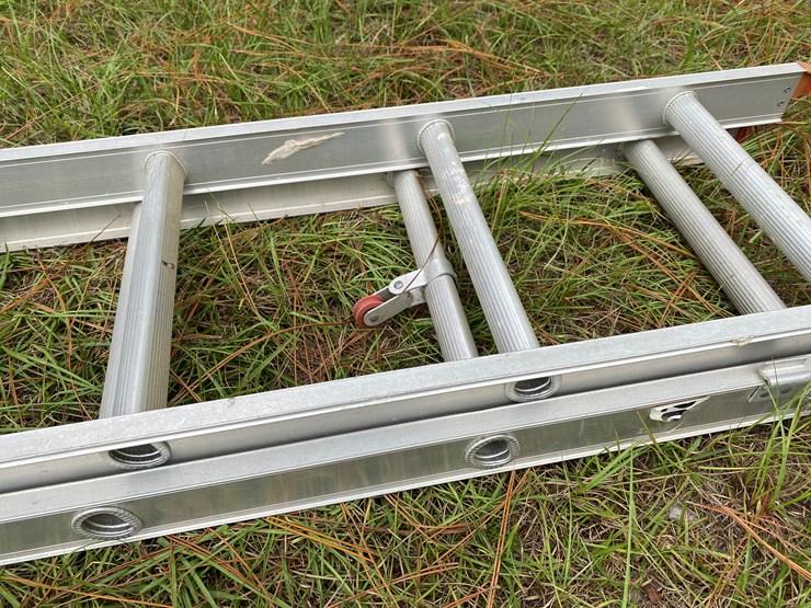 #57-•-#165-•-20-foot-aluminum-extension-ladder-image-4