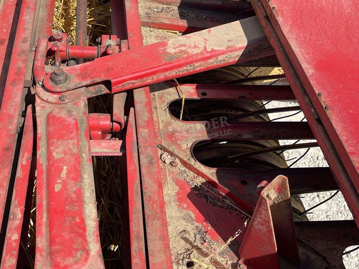 new-holland-275-image-21