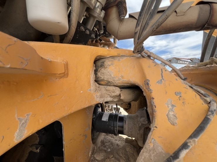 2021-volvo-a60h-image-12