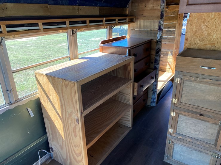 #20-•-#118-•-thomas-school-bus---rv-conversion-image-15