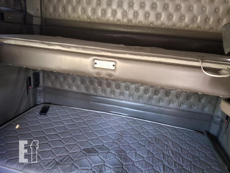 2005-kenworth-w900-image-23