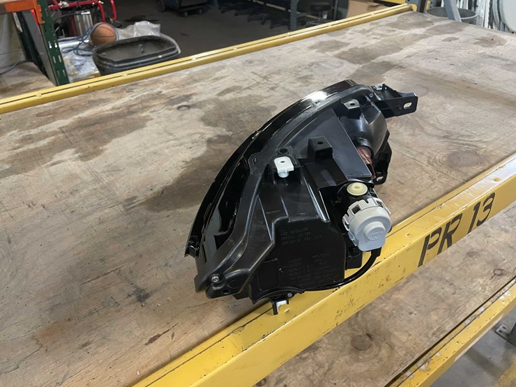 #8606-•-lincoln-suv-headlights-(pr12)-image-14