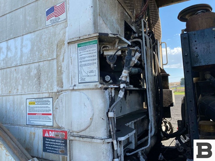 2006-peterbilt-320-image-38