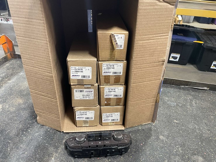 #8600-•-buick-climate-controls-(pr7)-image-1