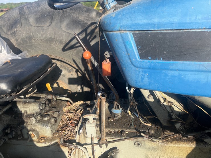 new-holland-8010-image-11