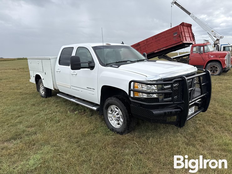 2010-chevrolet-silverado-3500-image-3