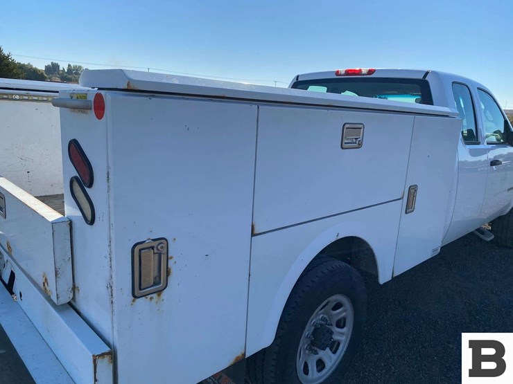 2013-chevrolet-silverado-3500-image-25