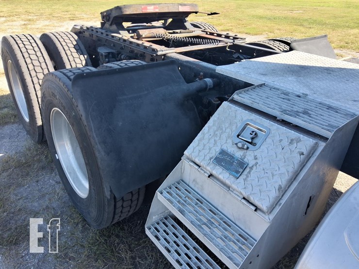 2005-kenworth-w900-image-12