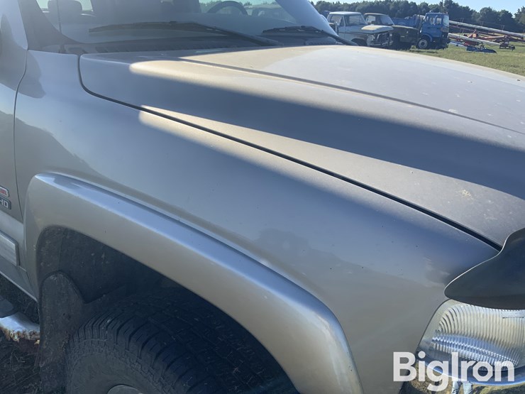 2002-chevrolet-silverado-2500-image-13