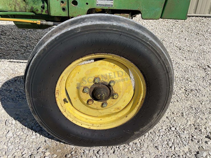 john-deere-2240-image-11