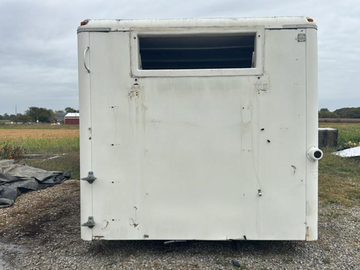 #2250-•-johnson-enclosed-trailer-image-2