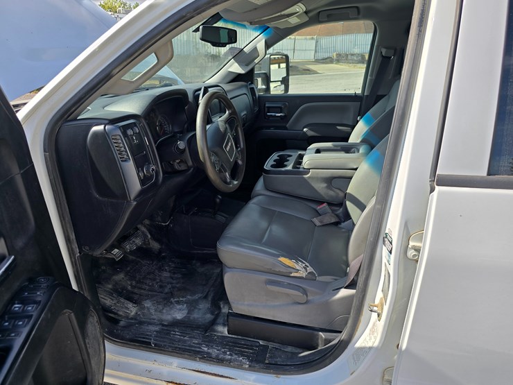 2017-gmc-sierra-3500-image-50