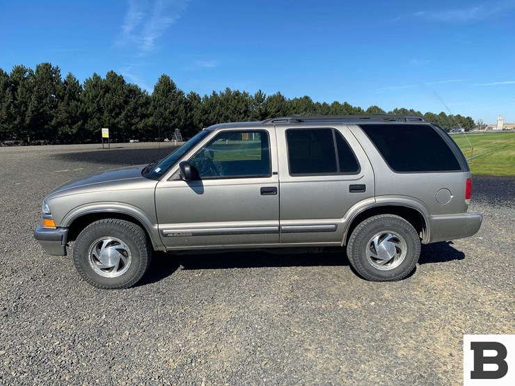 2001-chevrolet-blazer-image-2