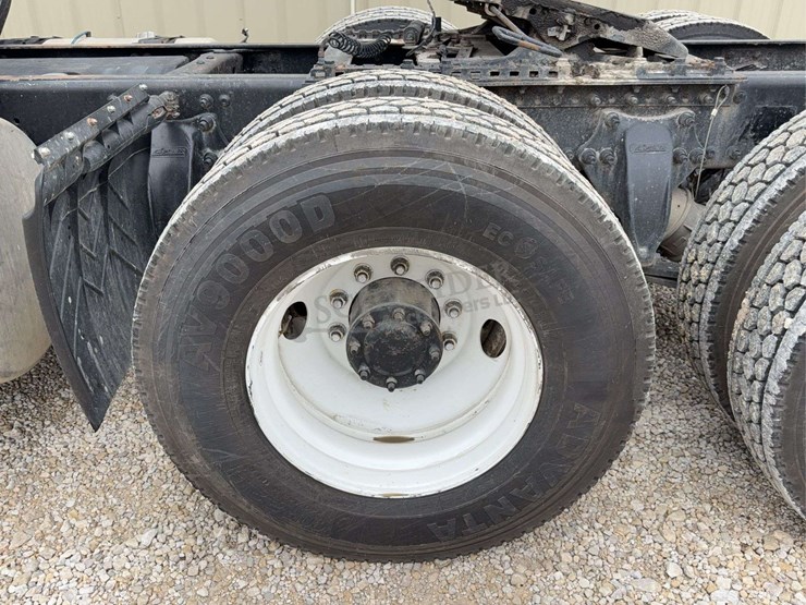 2012-freightliner-cascadia-113-image-86