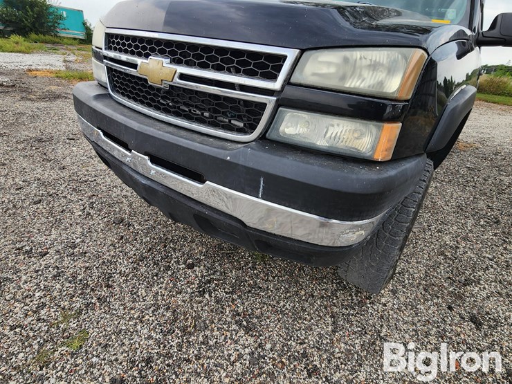 2006-chevrolet-silverado-2500-image-10