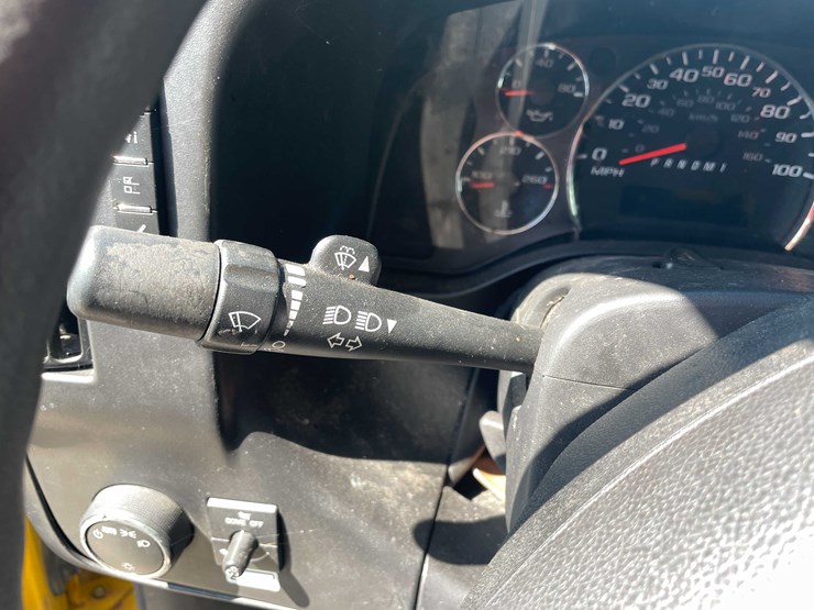 #1376-•-2012-gmc-savana-box-truck-(has-wi-title)-(of)-image-26