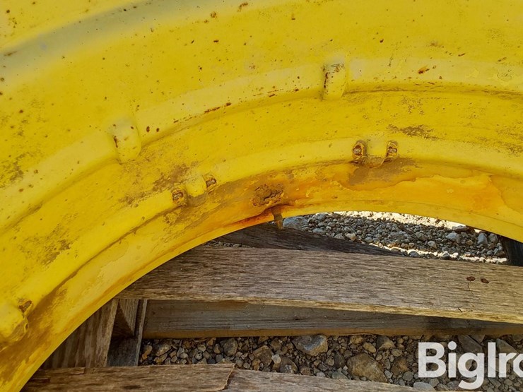 multi-trac-l/s-rear-tractor-16.9x34-bar-tire-on-john-deere-rim-image-14