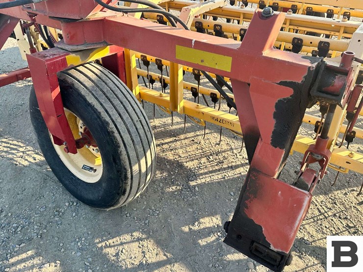 new-holland-216-image-29