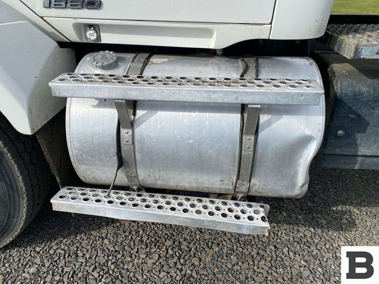 2017-kenworth-t880-image-12