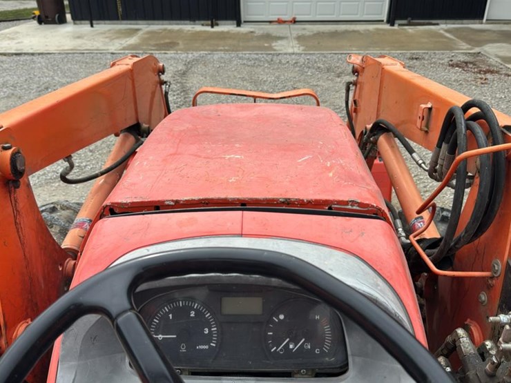 #2402-•-2012-kubota-tractor-image-28