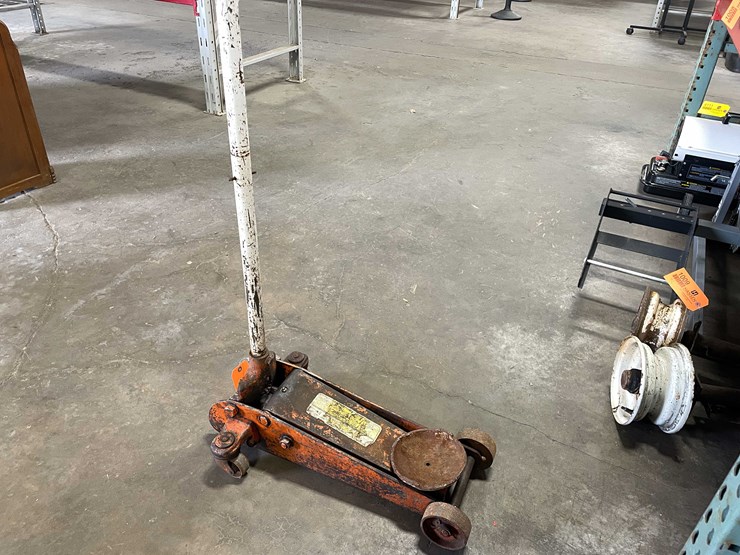 #8517-•-(2)-ton-trv-lift-floor-jack-(cw)-image-1