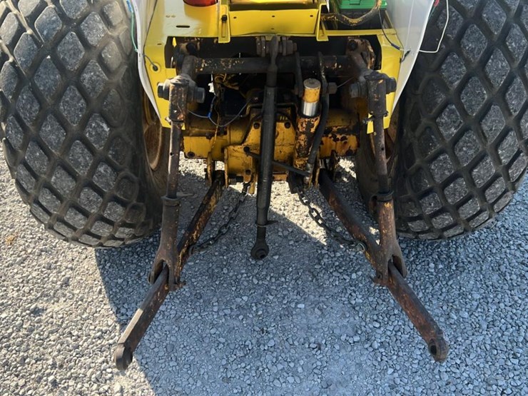 #2403-•-cub-cadet-l185-tractor-image-17