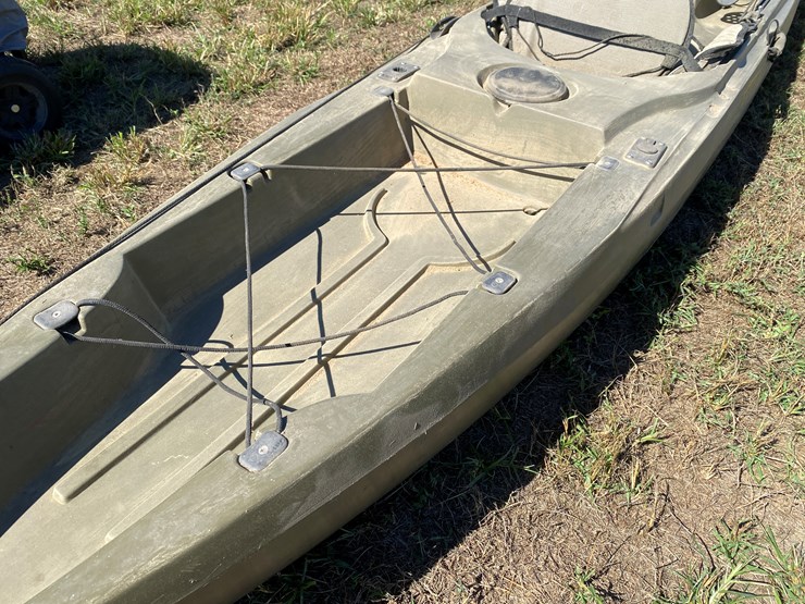 #70-•-#178-•-manta-ray-14-foot-kayak-with-paddle-and-dolly-image-8