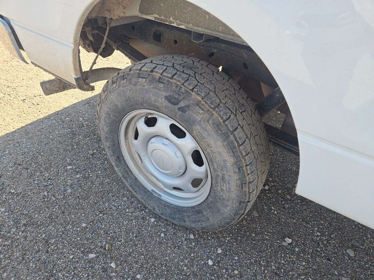 2013-ford-f150-xl-image-11